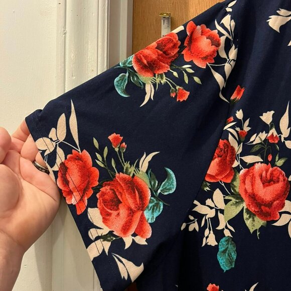 Size 4X - U.Vomade - Black and Red Floral Short Sleeve Knit Pullover - Picture 3 of 6